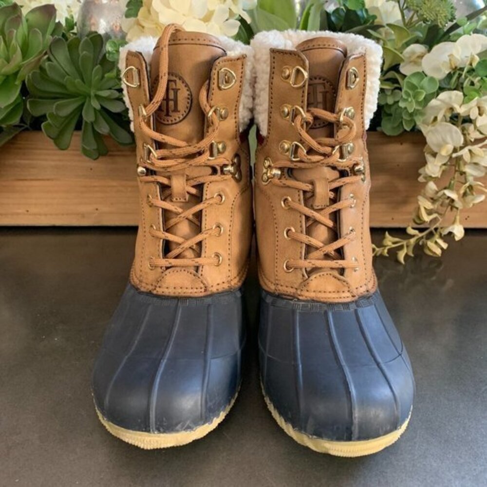 Tommy Hilfiger TWRIAN Fur Lined Lace-Up Duck Boot